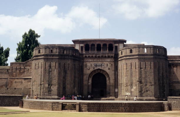 shaniwarwada was the stately mansion originally built as the residence of the peshwas. the foundation of the mansion was laid by bajirao 1 in the year 1730 ad and construction was completed in 1732 ad at a cost of rs. 16,120. - year 2007 imagens e fotografias de stock