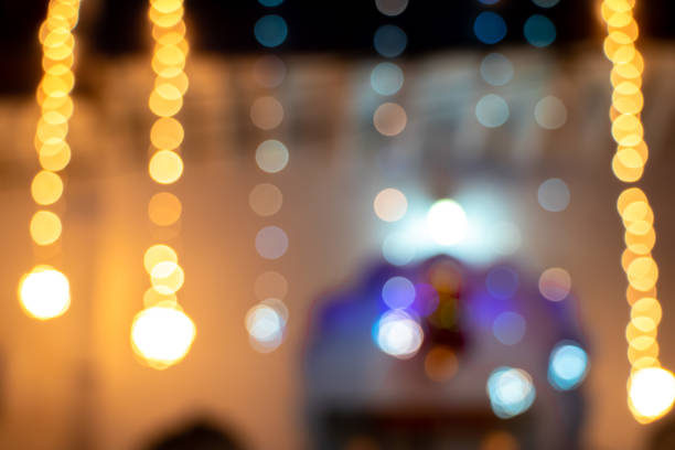 leichte abstrakte bokeh hintergrund durch unschärfe oder defocused bei lichtelement verwenden für hintergrund oder tapete in neujahr diwali weihnachten ehe feier - diwali lights stock-fotos und bilder