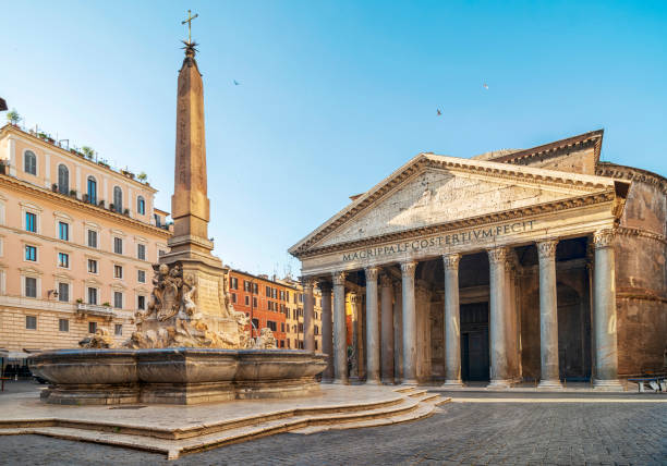 pantheon e fontana a roma - architecture italian culture pantheon rome church foto e immagini stock