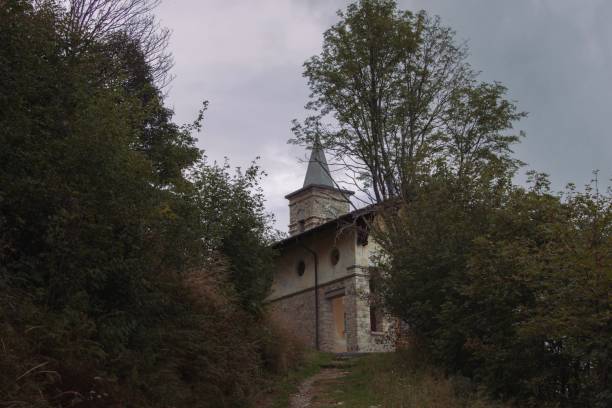 istock Italian church 1173328208