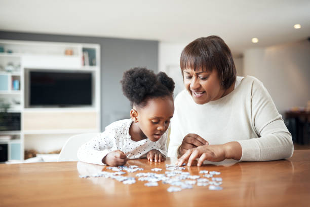 ten idealnie pasuje do - grandmother child old senior adult zdjęcia i obrazy z banku zdjęć