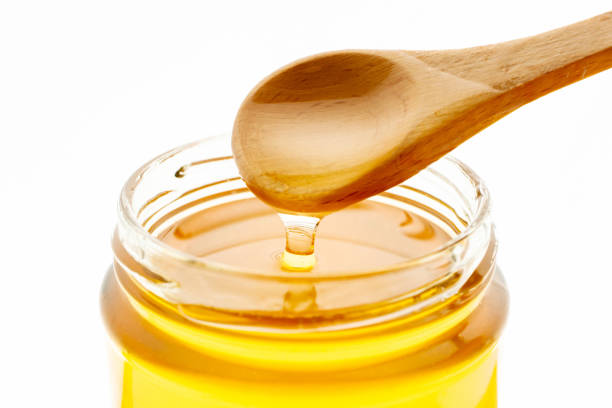 甘い蜂蜜 - spoon honey cute jar ストックフォトと画像