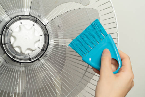 istock Clean the electric fan with a brush. 1173345546