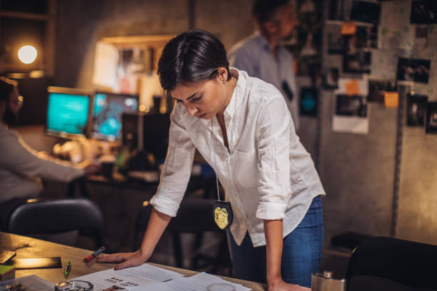 istock Woman detective working late with colleagues 1173352469