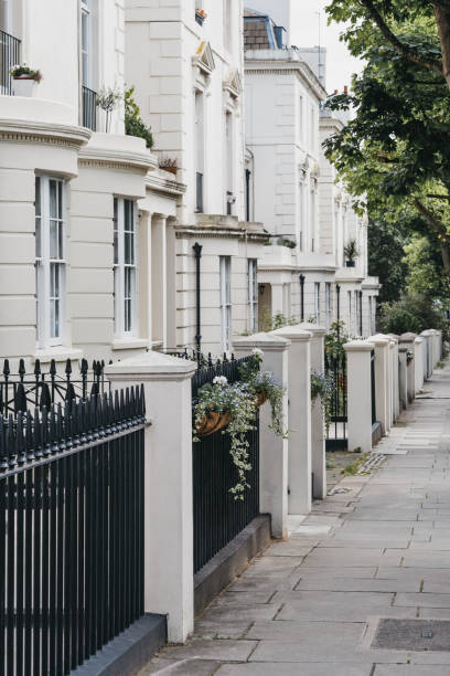 white terraced houses on a street in london, uk. - row house architecture tourism window imagens e fotografias de stock