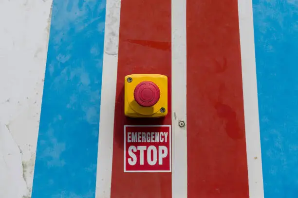 Red switch-off button, for emergency stop.