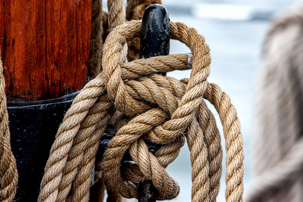 sailor knot on ship - wood yacht textured nautical vessel imagens e fotografias de stock