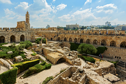 Torre de David se llama así porque los cristianos bizantinos creían que el sitio era el palacio del rey David. La estructura actual data de la década de 1600. Jerusalén, Israel photo