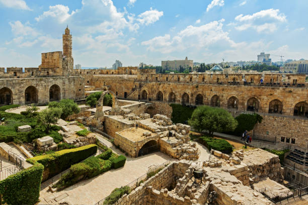 tour de david est ainsi nommé parce que les chrétiens byzantins croyaient que le site était le palais du roi david. la structure actuelle date des années 1600. jérusalem, israel - named town photos et images de collection