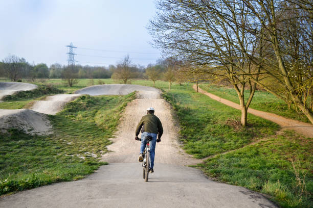 istock Young man cycling offroad wearing a helmet 1173427785