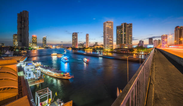 istock Busy Traffic in Modern City with River 1173435555