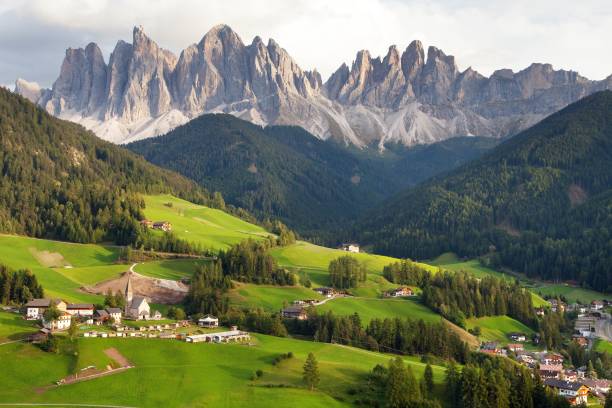 istock view of Geislergruppe or Gruppo dele Odle 1173447330
