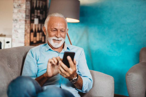 istock Senior man and his smartphone 1173451189