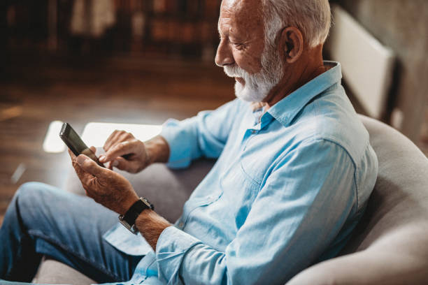 istock Senior man and his smartphone 1173451191