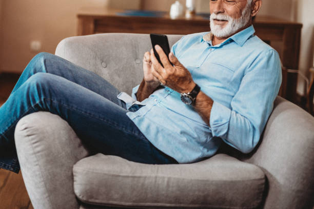 istock Senior man and his smartphone 1173451215