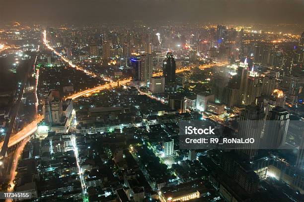 Paesaggio Urbano Di Bangkok Di Notte - Fotografie stock e altre immagini di Affari - Affari, Affollato, Ambientazione esterna