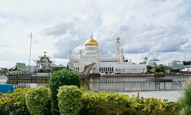 istock Omar Ali Saifuddien Mosque, Brunei 1173472380