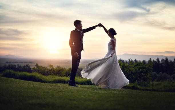 el día más hermoso de sus vidas - wedding bride groom couple fotografías e imágenes de stock