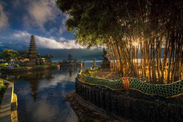 istock Sunrise at Ulun Danu Beratan temple 1173505075