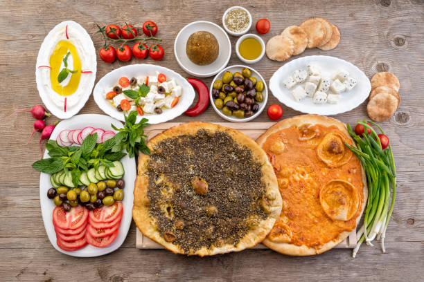 마나키시, 라바네, 치즈, 채소, 올리브의 레바논 음식 - lebanese culture 뉴스 사진 이미지