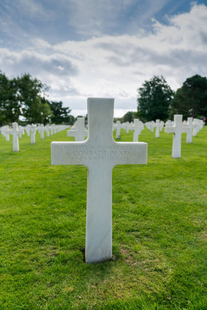 headstone of an unmarked grave and unknown soldier at the American Cemetery at Omaha Beach Omaha Beach, Normandy / France - 16 August 2019:  headstone of an unmarked grave and unknown soldier at the American Cemetery at Omaha Beach world war ii cemetery allied forces d day stock pictures, royalty-free photos & images