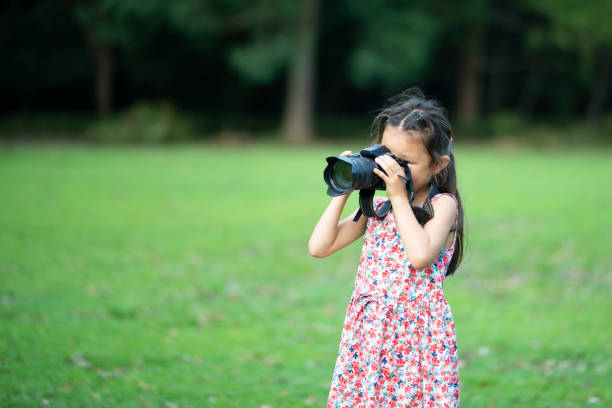 istock Girl taking a picture with a single lens reflex camera 1173569493