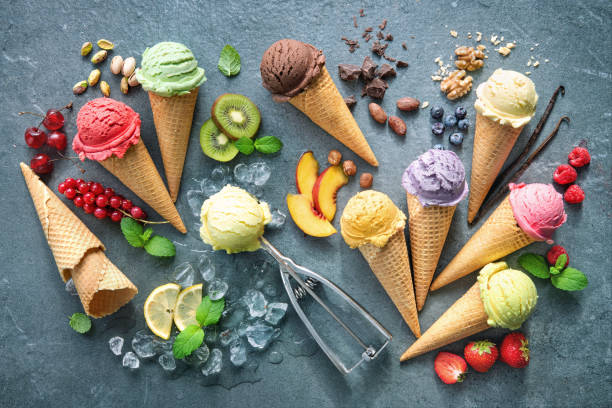 varias variedades de helado en conos - gourmet waffle raspberry berry fruit fotografías e imágenes de stock