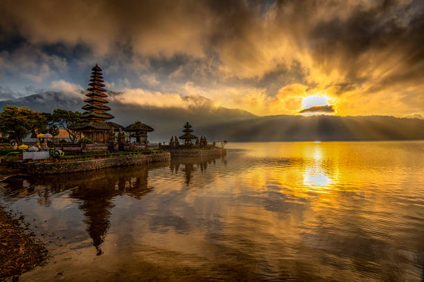 istock Sunrise at ulun danu beratan temple 1173572138
