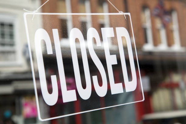 istock Closed Sign on Shop 1173585033