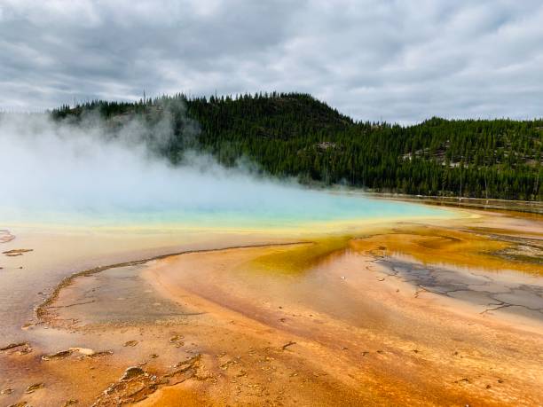 istock Geysers and springs 1173587951