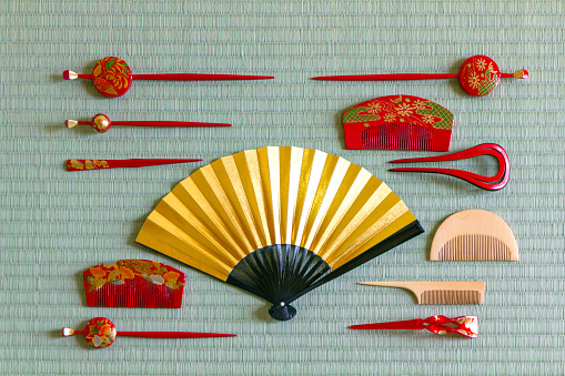 Accessories for kimono on tatami mat, knolling style.