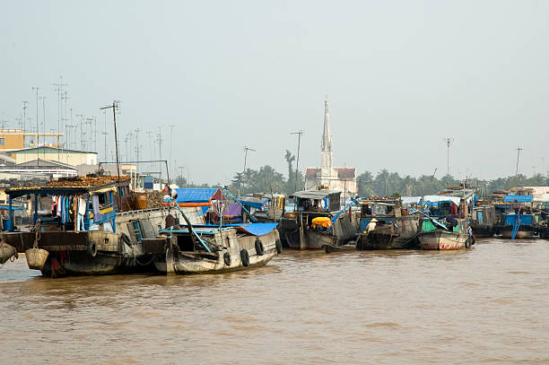istock Vinh Long River Market 117359960