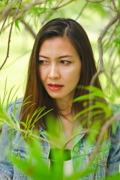 istock A woman standing under the leaf 1173599915
