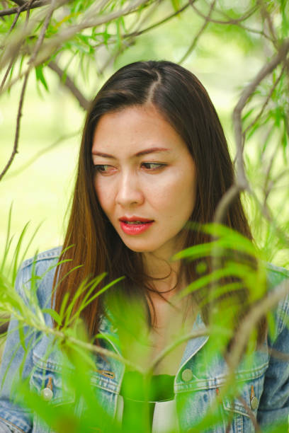 istock A woman standing under the leaf 1173600015