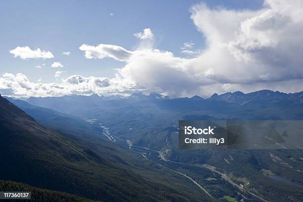 アサバスカ渓谷を一望するからウィスラー山 - かすみのストックフォトや画像を多数ご用意 - かすみ, アルバータ州, カナダ
