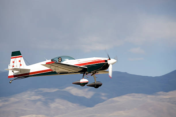 staudacher s- 600-16 - stunt stunt plane airplane small - fotografias e filmes do acervo