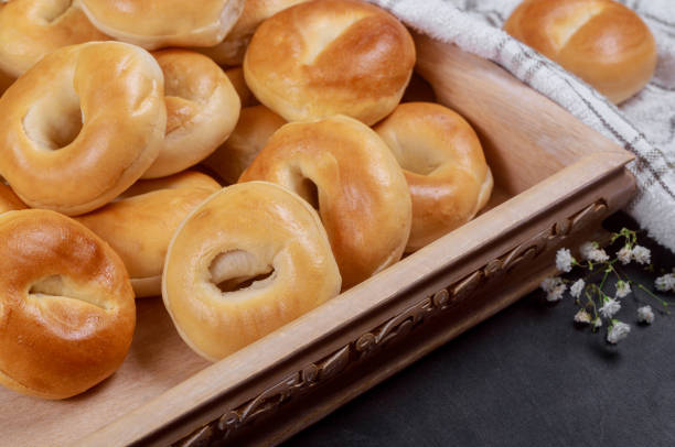 istock Plane mini bagels in wooden tray. 1173704961