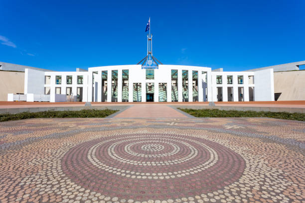 canberra, act, australien - parlamentsgebäude regierungsgebäude stock-fotos und bilder