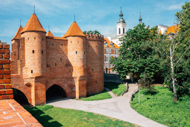 arquitectura histórica barbakan warszawski en varsovia, polonia - mazowieckie fotografías e imágenes de stock