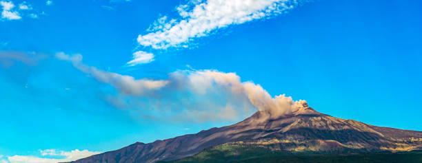 overview of mount etna in sicily during an eruption - mt etna imagens e fotografias de stock