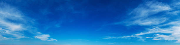 cielo panoramico con nuvolosità in una giornata di sole. - against a blue sky foto e immagini stock