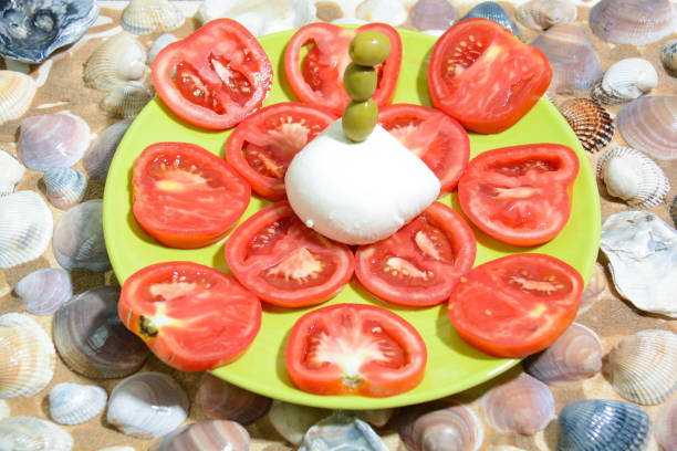 cibo sano - mozzarella tomato salad italy foto e immagini stock