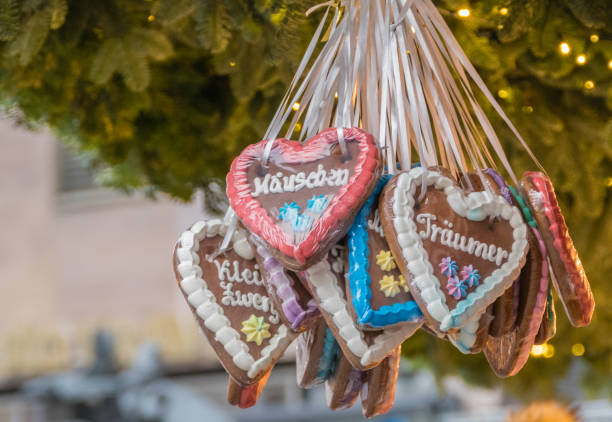 istock Gingerbread Hearts Dreamer Mouse german 