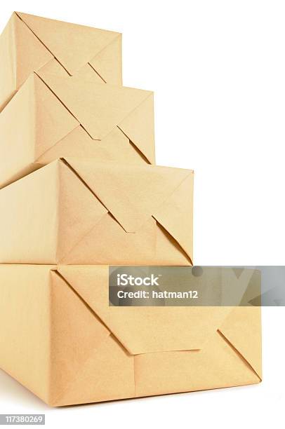 茶色の紙くるまるパッケージ - カットアウトのストックフォトや画像を多数ご用意 - カットアウト, カラー画像, クレート