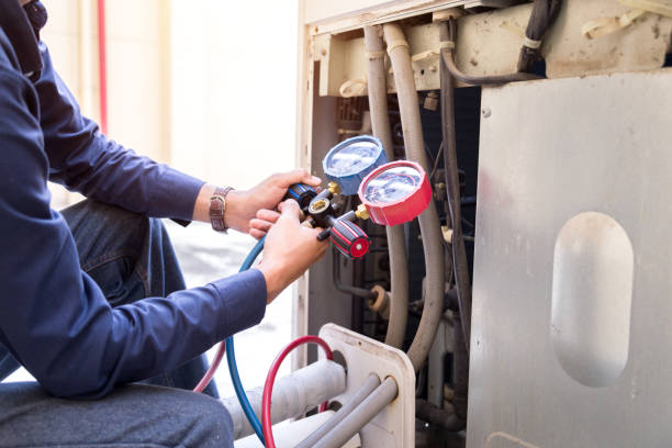 Technician is checking air conditioner ,measuring equipment for filling air conditioners. Technician is checking air conditioner ,measuring equipment for filling air conditioners. technician stock pictures, royalty-free photos & images
