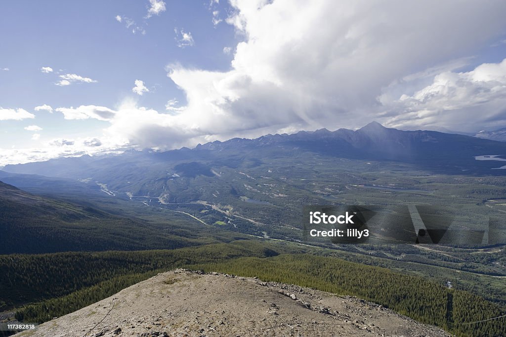 Con vista sulla valle di athabasca dal Monte whistler - Foto stock royalty-free di Alberta