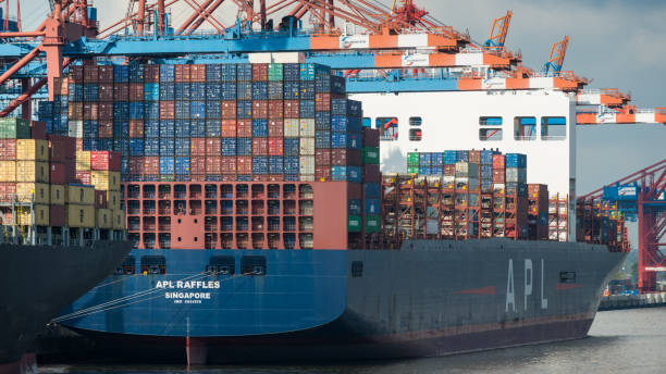 контейнерная гавань гамбурга hh - harbor editorial industrial ship container ship стоковые фото и изображения