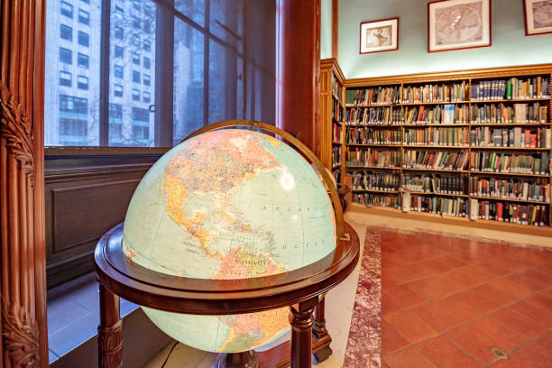 biblioteca pública de nueva york, nueva york, estados unidos - new york city new york public library indoors bookshelf fotografías e imágenes de stock