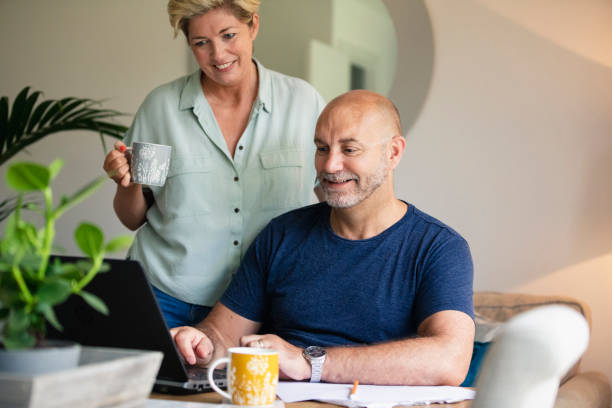 istock Couple Surfing the Net 1173892953