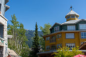 whistler-mountain-in-british-columbia-kanada-mit-blick-auf-die-sommerskilifte-und-gondel-in.jpg?b=1&s=170x170&k=20&c=7xVQoVEG7pZUXUNGYY9FVxJbEZ_tI4PI1XcmqT2HQf4=